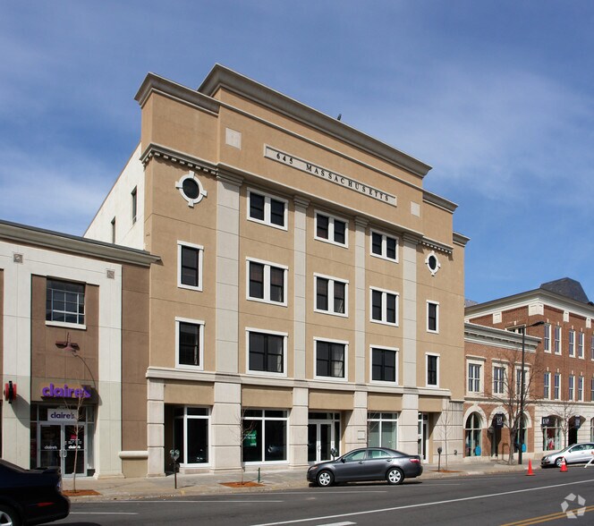 645 Massachusetts St, Lawrence, KS for lease - Building Photo - Image 2 of 4