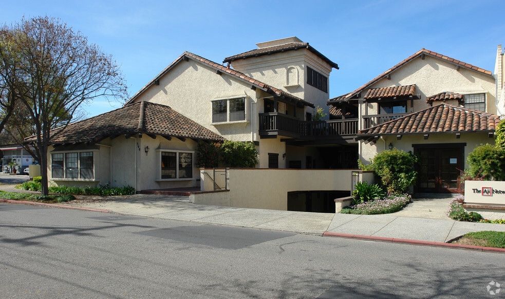 300 3rd St, Los Altos, CA à louer - Photo du bâtiment - Image 2 de 2