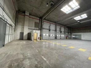 Flex in Charenton-le-Pont for lease Interior Photo- Image 2 of 3
