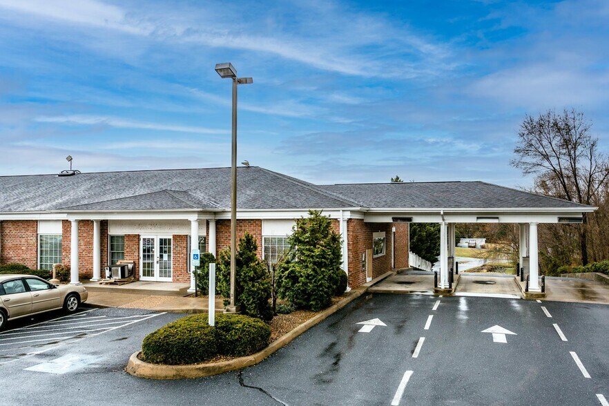 9972 Spotswood Trl, Mcgaheysville, VA à louer - Photo principale - Image 1 de 24