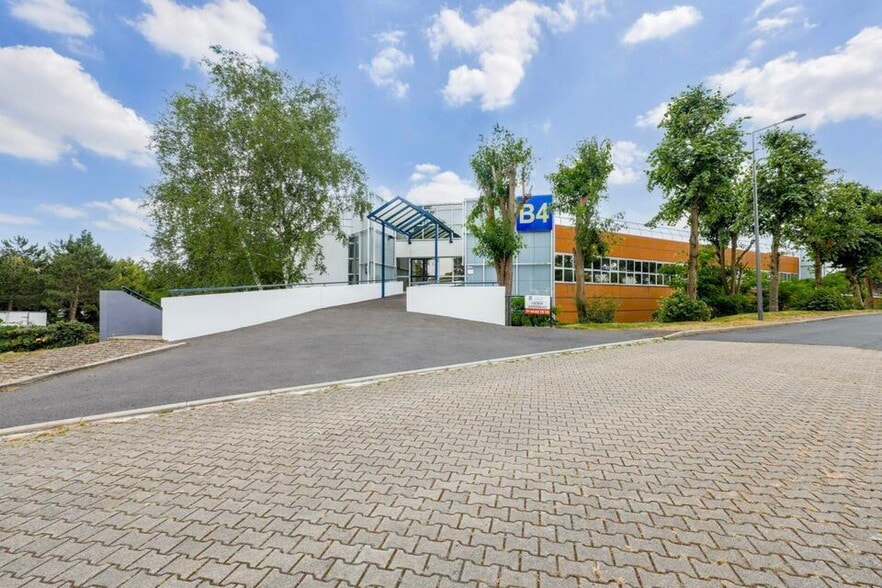 2 Rue Niels Bohr, Saint-Thibault-des-Vignes for lease - Building Photo - Image 3 of 11