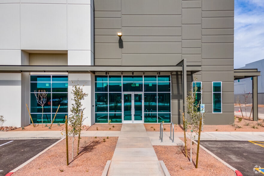 855 N 107th Ave, Avondale, AZ for lease - Building Photo - Image 3 of 8
