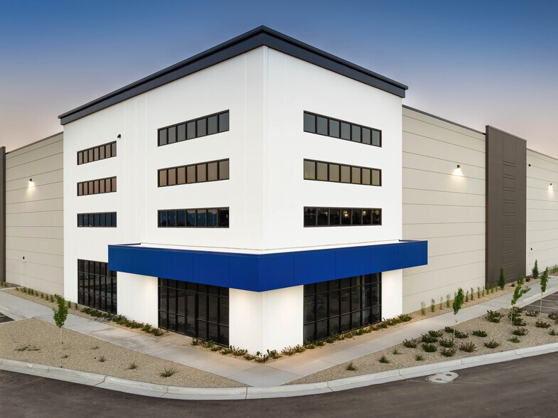 6081 West 9000 South, West Jordan, UT à louer - Photo du bâtiment - Image 2 de 18