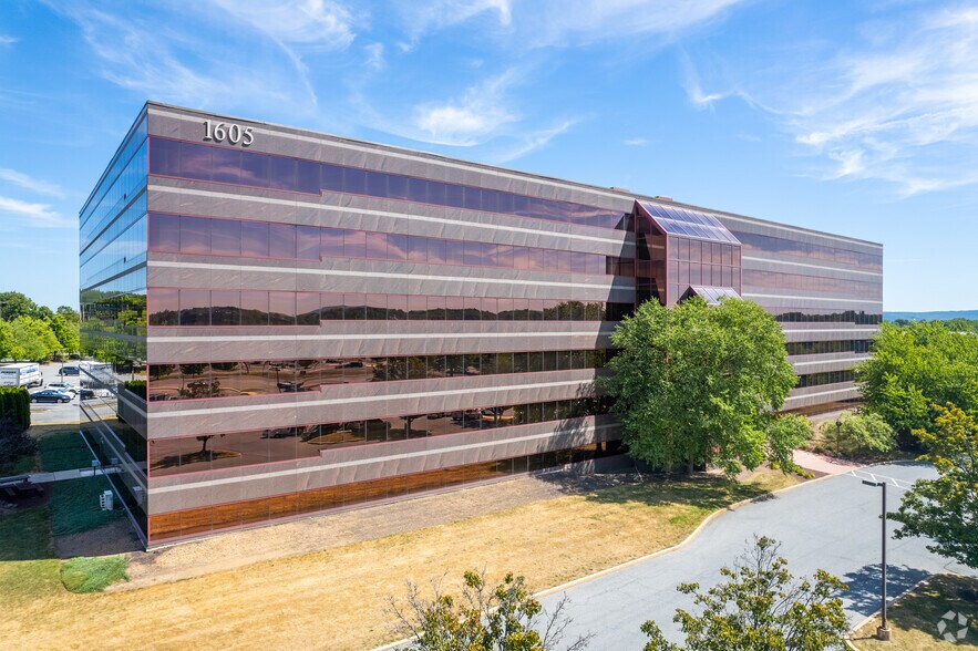 1605 N Cedar Crest Blvd, Allentown, PA à louer - Photo du bâtiment - Image 3 de 7