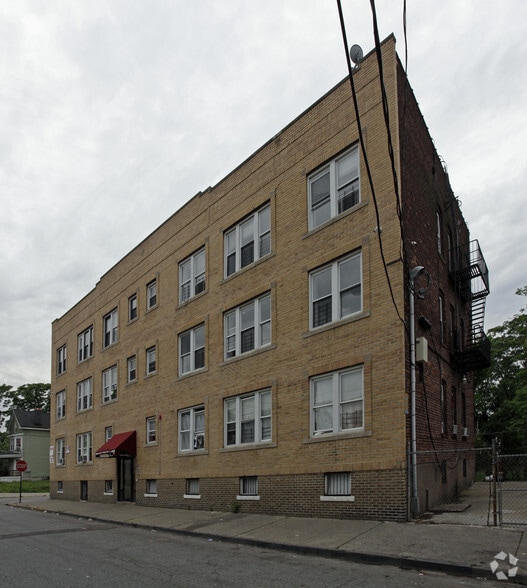 92 Carroll St, Paterson, NJ for sale - Primary Photo - Image 1 of 3