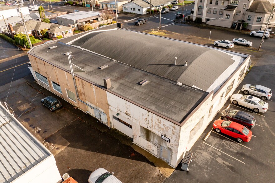 2105 4th St, Tillamook, OR à vendre - Photo du bâtiment - Image 2 de 44