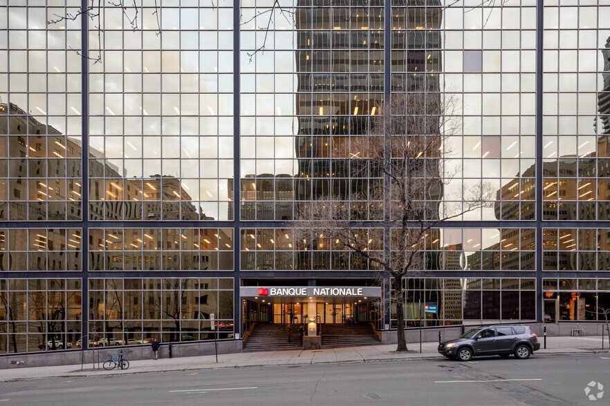 690-700 Boul René-Lévesque O, Montréal, QC à louer - Photo du bâtiment - Image 2 de 3