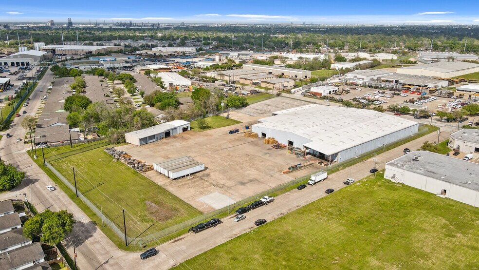 5800 Surrey Square St, Houston, TX à louer - Photo du bâtiment - Image 2 de 9