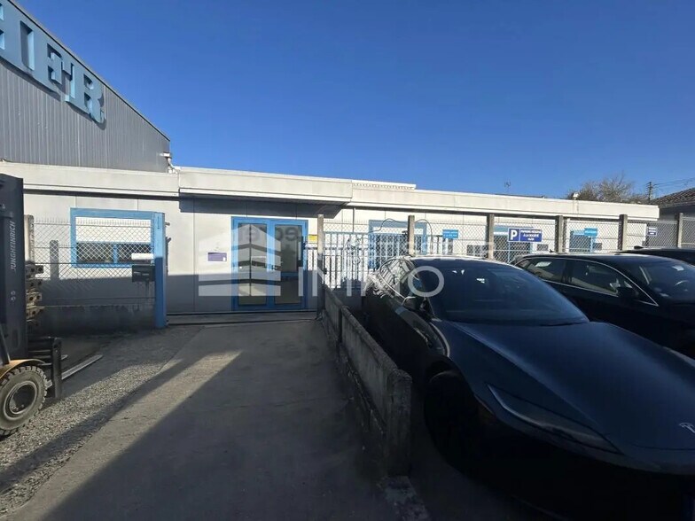 Local d'activités dans Presles à vendre - Photo du bâtiment - Image 2 de 11