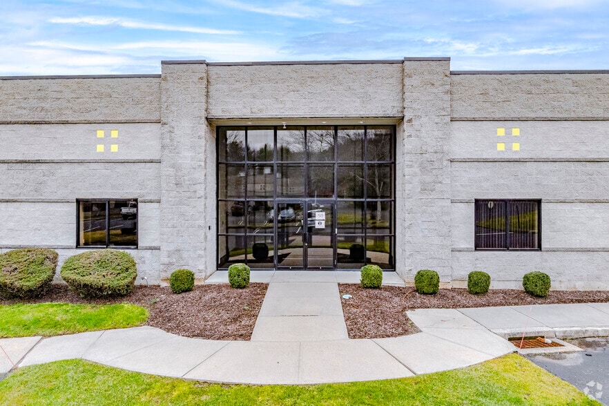50 Ivy Brook Rd, Shelton, CT for lease - Building Photo - Image 2 of 18