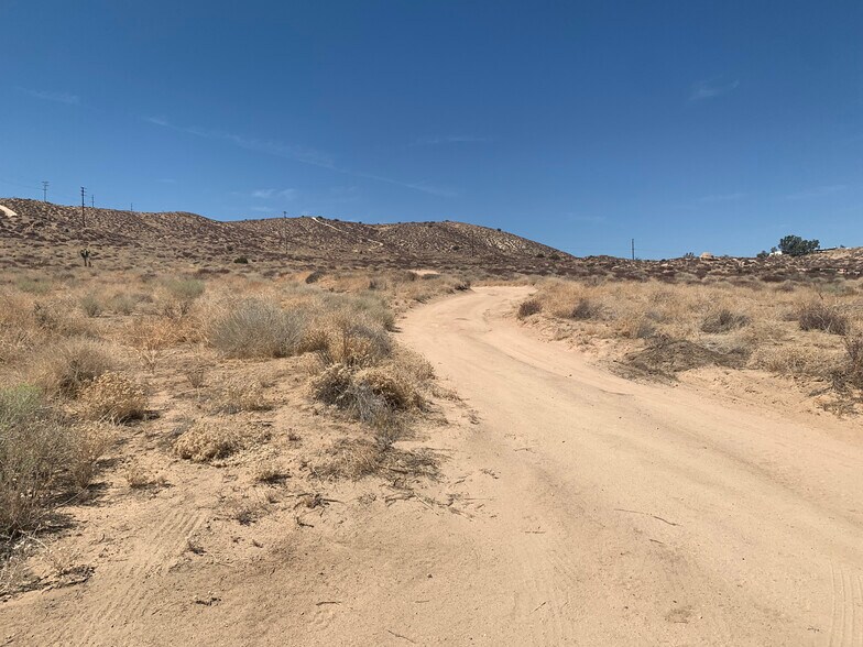 Tierra Subida Ave, Palmdale, CA à vendre - Photo du bâtiment - Image 2 de 7