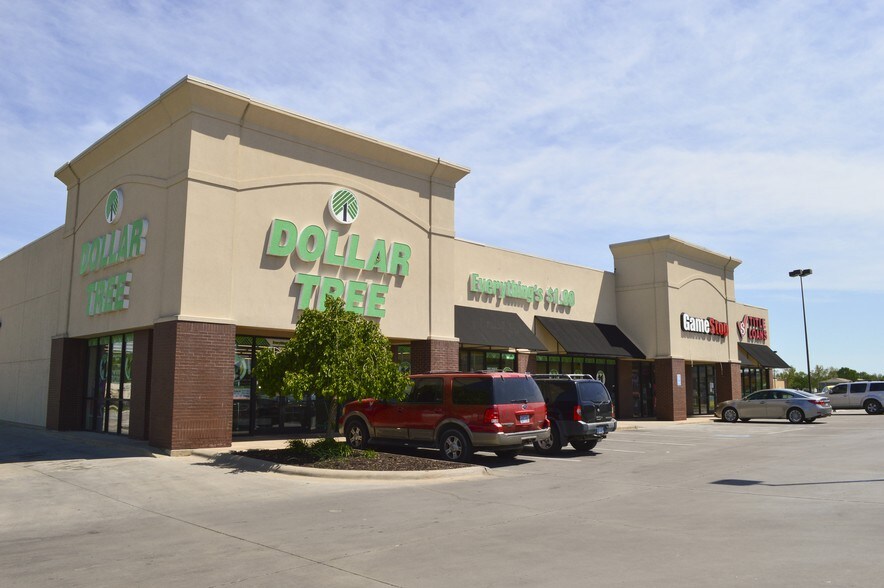 2830-2832 N Broadway St, Pittsburg, KS à louer - Photo du bâtiment - Image 3 de 5