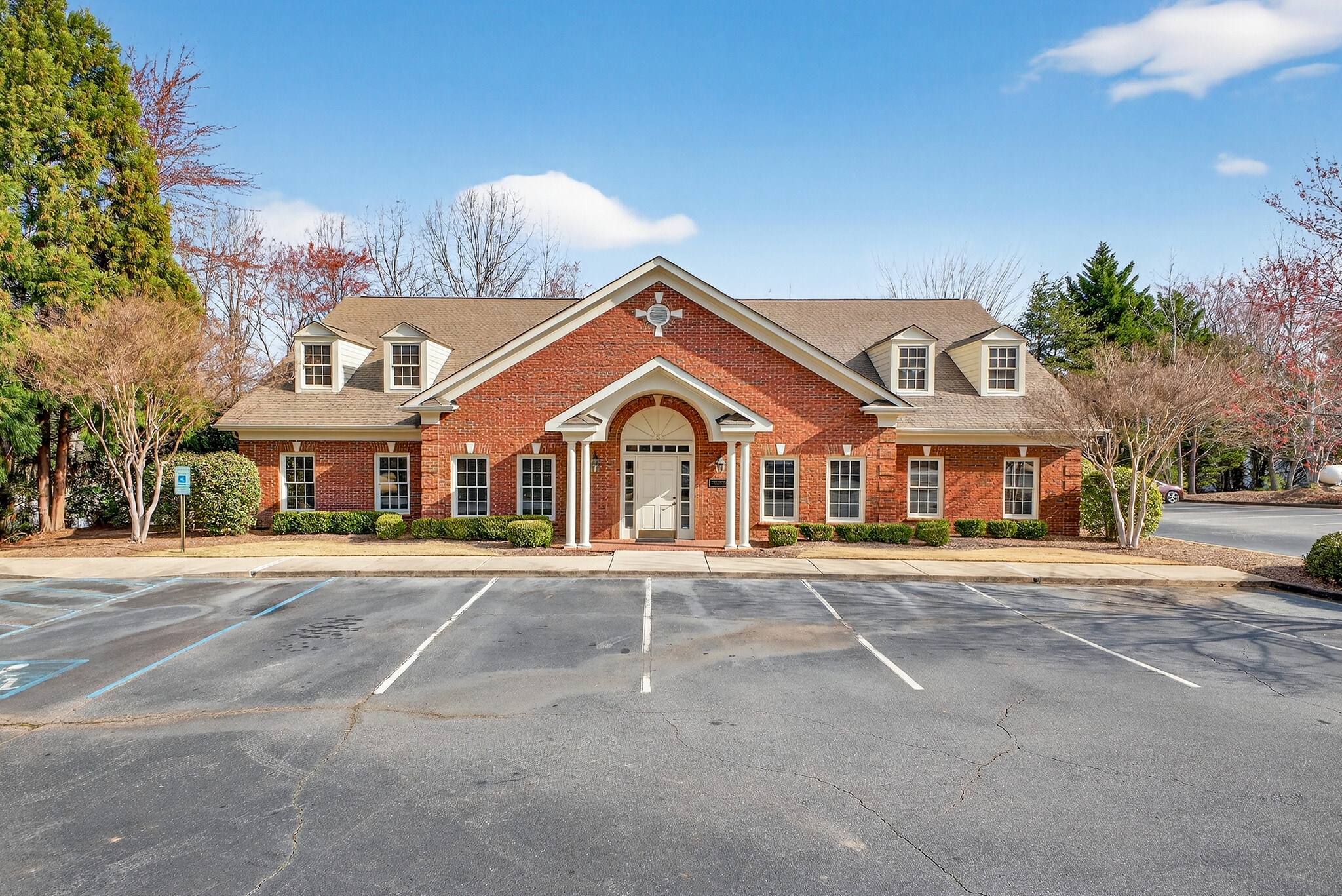 5 Hawthorne Park Ct, Greenville, SC for lease Building Photo- Image 1 of 10