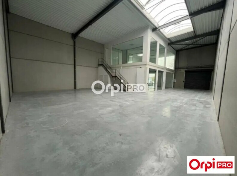 Flex dans Neuville-en-Ferrain à louer - Photo intérieure - Image 2 de 7