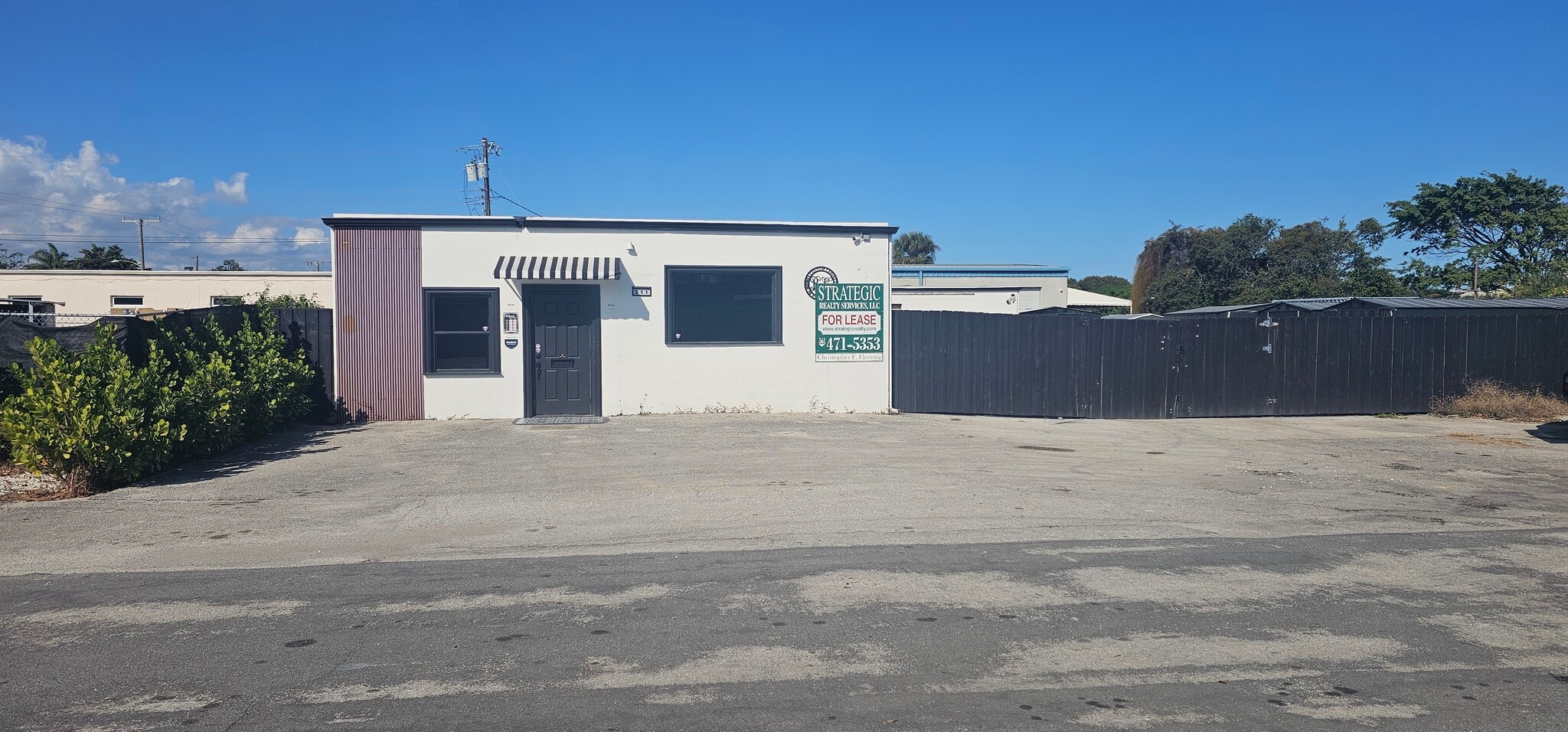 211 SE 9th Ave, Boynton Beach, FL for lease Primary Photo- Image 1 of 23