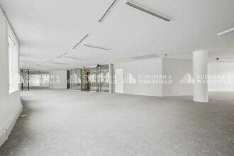 Office in Puteaux for lease Interior Photo- Image 2 of 2