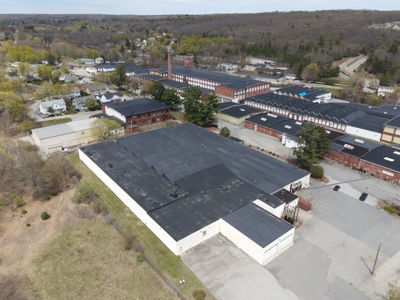 White St, Smithfield, RI à louer - Photo du bâtiment - Image 2 de 12