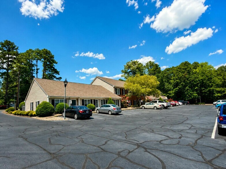411 Andrews Rd, Durham, NC à vendre - Photo du bâtiment - Image 1 de 4