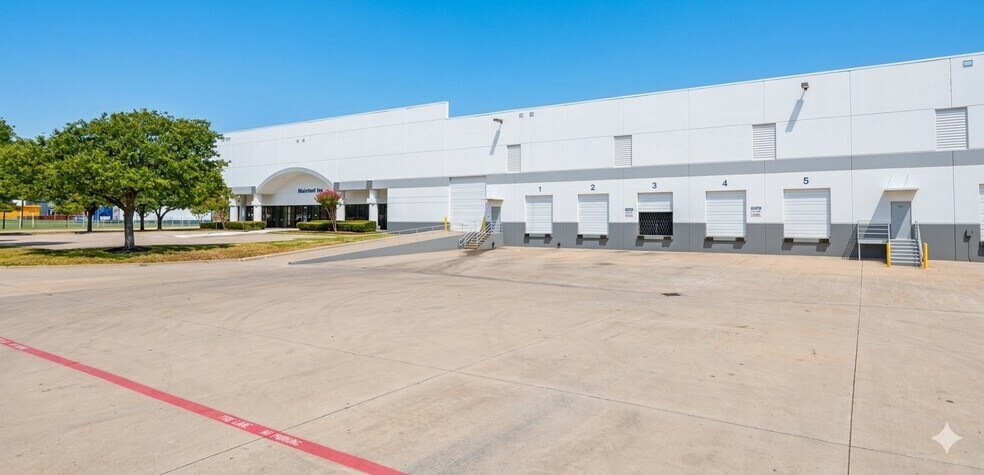 2510 W Main St, Grand Prairie, TX à louer - Photo du bâtiment - Image 2 de 5