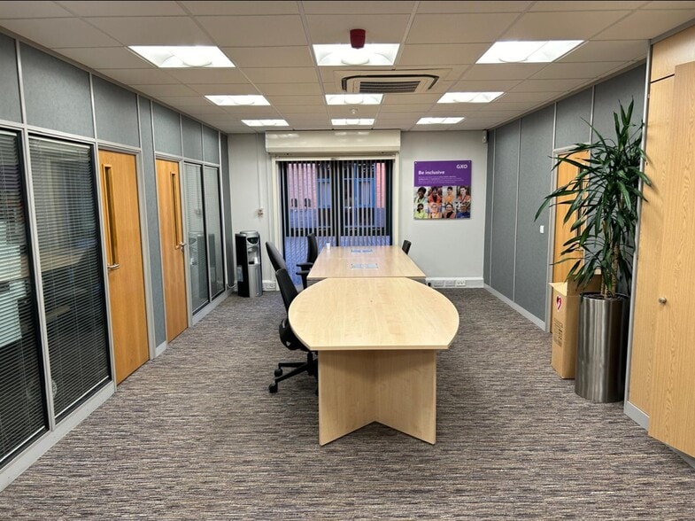 1 Carlton Ct, Leeds for lease - Building Photo - Image 2 of 4