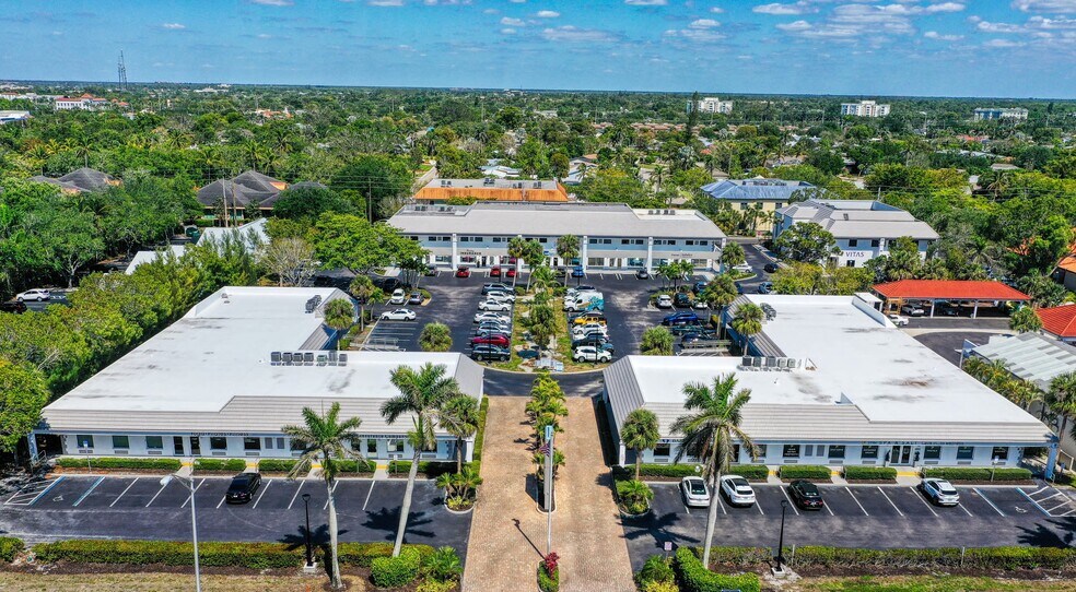 5006 Tamiami Trl N, Naples, FL à louer - Photo du bâtiment - Image 2 de 2