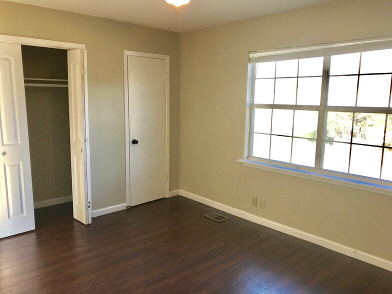 210 Austin St, Grapevine, TX à vendre - Photo intérieure - Image 3 de 10