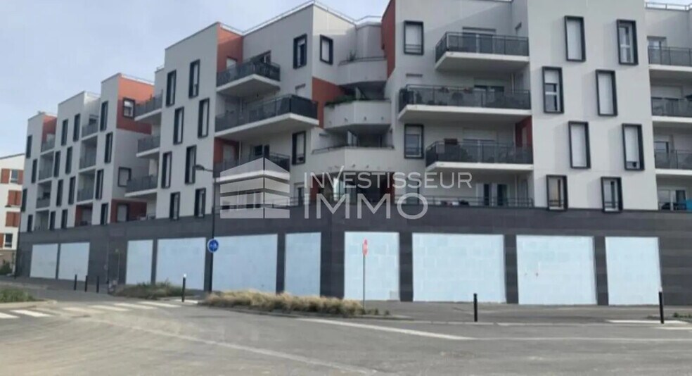 Commerce de détail dans Melun à louer - Photo du bâtiment - Image 3 de 3