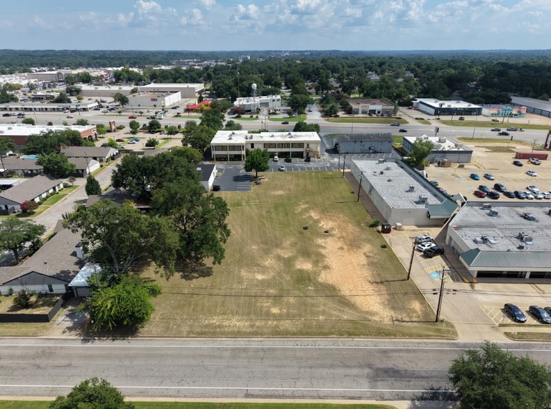 604 Shelley Dr, Tyler, TX for sale - Building Photo - Image 1 of 14