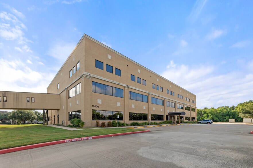12606 W Houston Center Blvd, Houston, TX à louer - Photo du bâtiment - Image 3 de 7