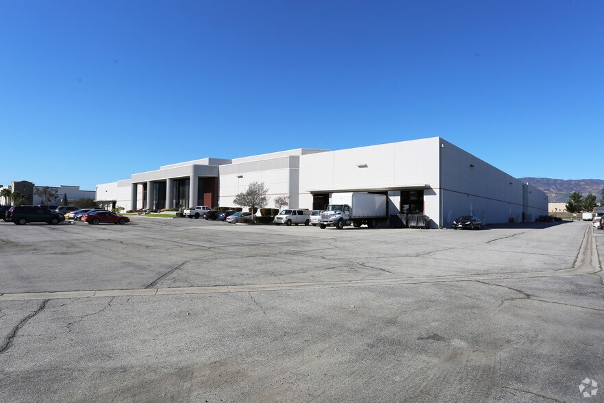 15601 Cypress Ave, Irwindale, CA à louer - Photo du bâtiment - Image 2 de 8