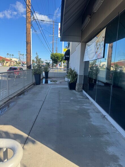 821-843 N Tustin St, Orange, CA à louer - Photo du bâtiment - Image 3 de 14