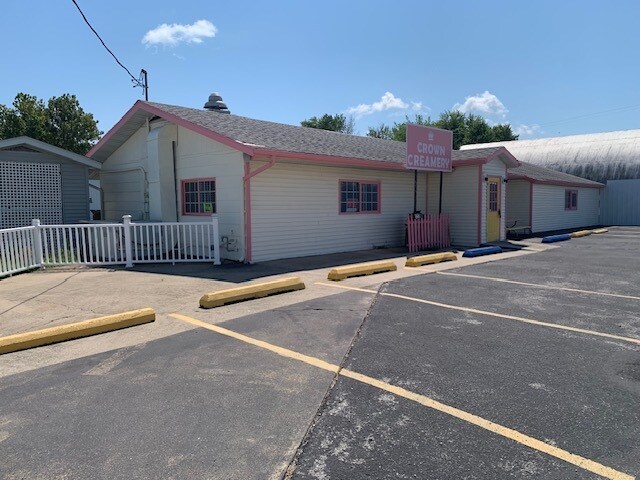 123 Alton Rd, Carlinville, IL à vendre - Photo du bâtiment - Image 3 de 7