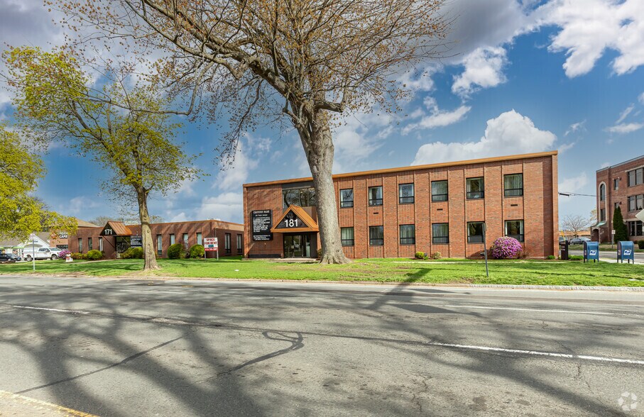 181 Park Ave, West Springfield, MA à louer - Photo du bâtiment - Image 3 de 9