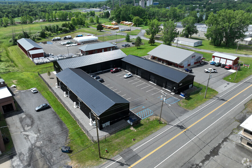 25 Industrial Tract, Hudson, NY à louer - Photo du bâtiment - Image 3 de 31