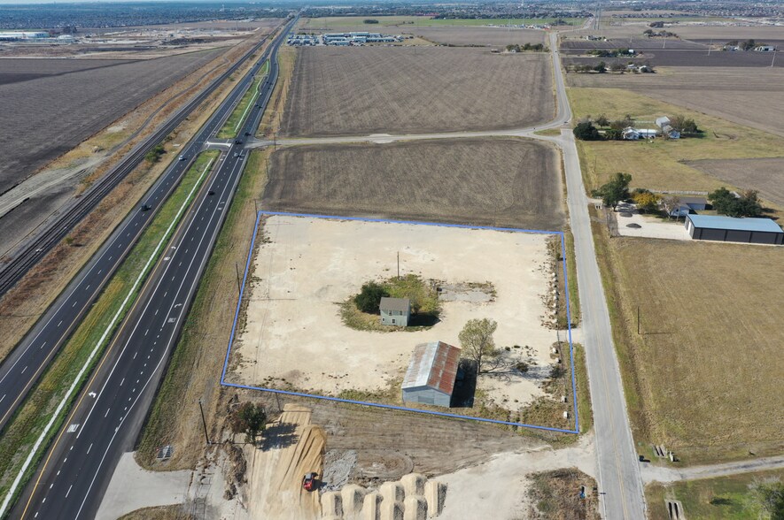 5860 Limmer Loop, Hutto, TX à louer - Photo du bâtiment - Image 2 de 4