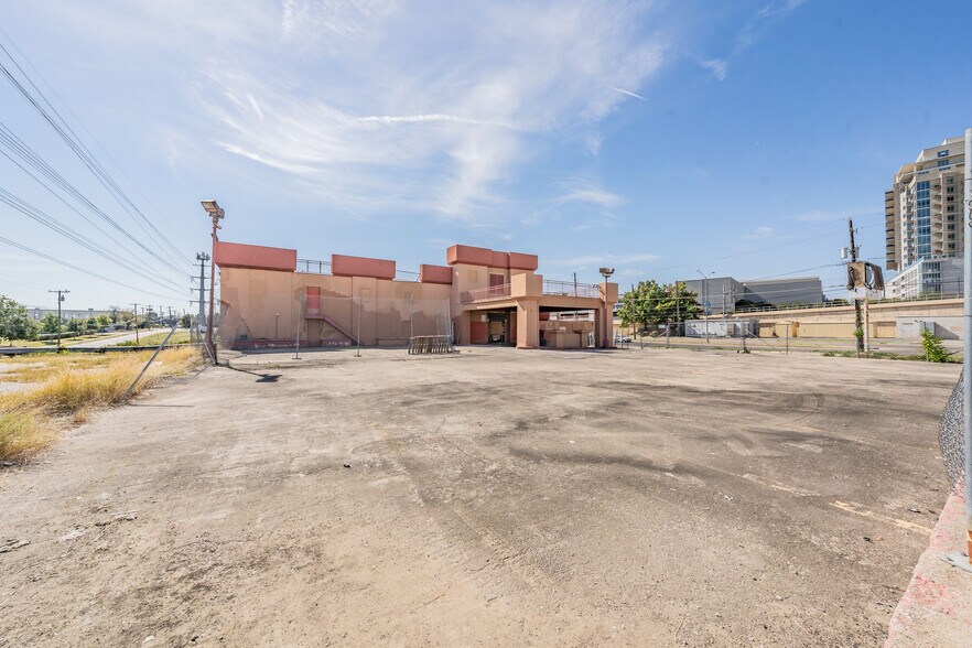 6818-6826 Greenville Ave, Dallas, TX à vendre - Photo du bâtiment - Image 3 de 12