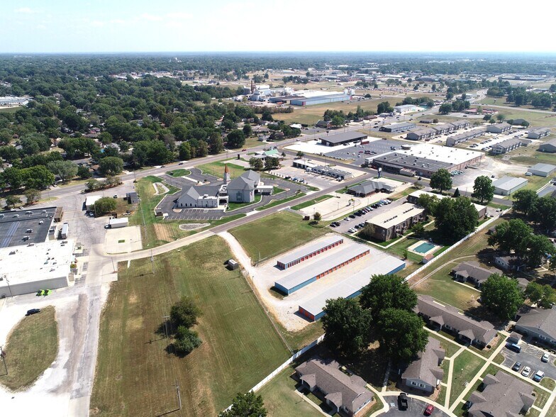 900 Normandy Dr, Sedalia, MO à vendre - Photo du bâtiment - Image 3 de 5