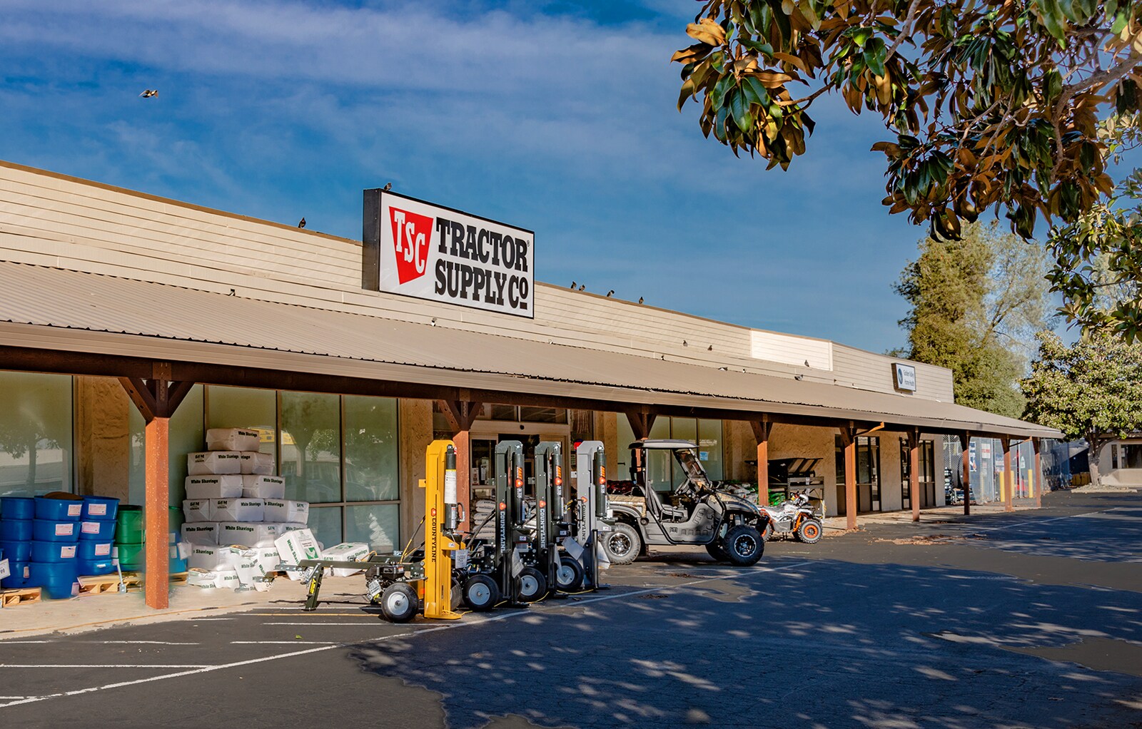 1940-2020 Feather River Blvd, Oroville, CA for lease Primary Photo- Image 1 of 5