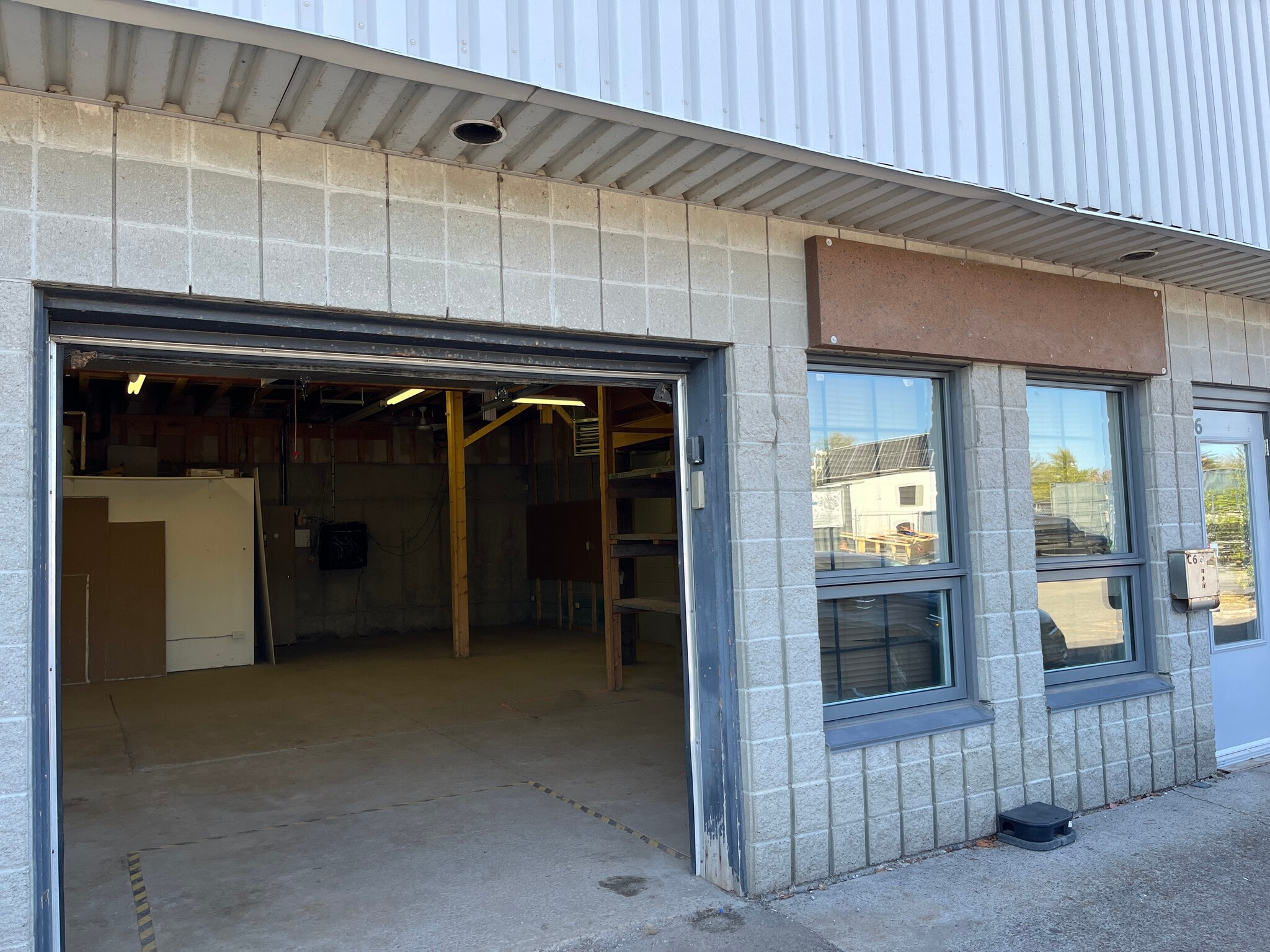 2285 St Laurent Blvd, Ottawa, ON for lease Building Photo- Image 1 of 3