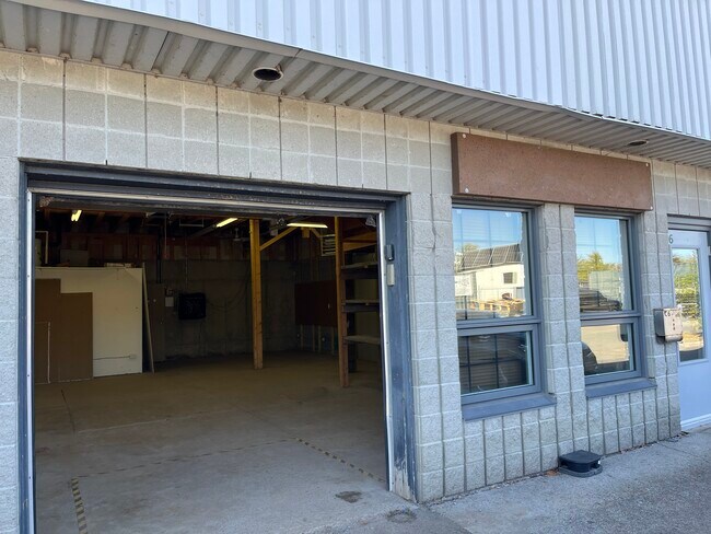More details for 2285 St Laurent Blvd, Ottawa, ON - Industrial for Lease