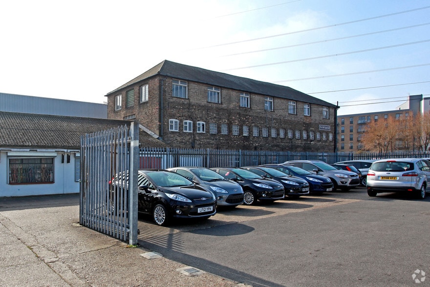 Copper Mill Ln, London for lease - Building Photo - Image 2 of 8