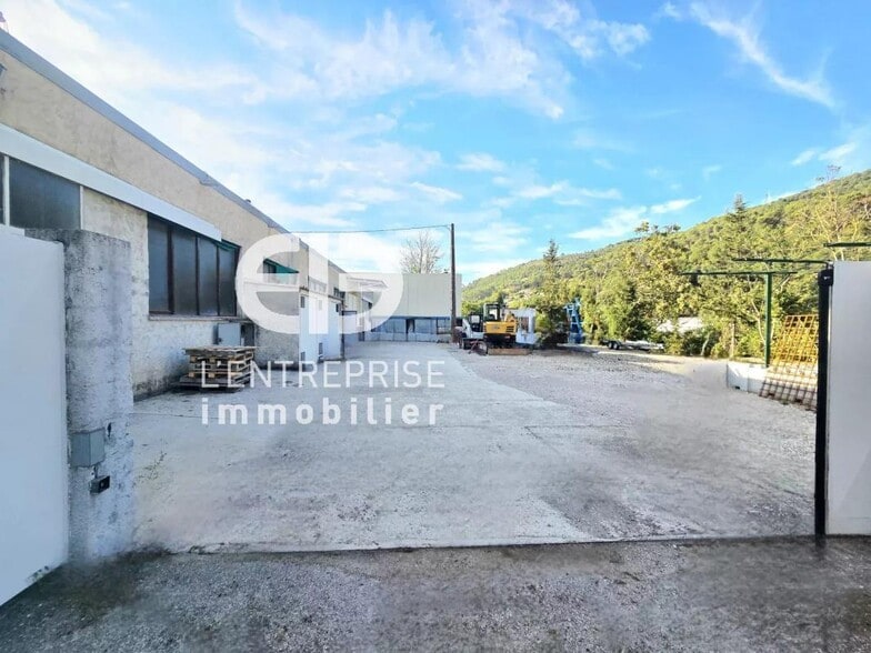 Industrial in Contes for lease - Building Photo - Image 2 of 15