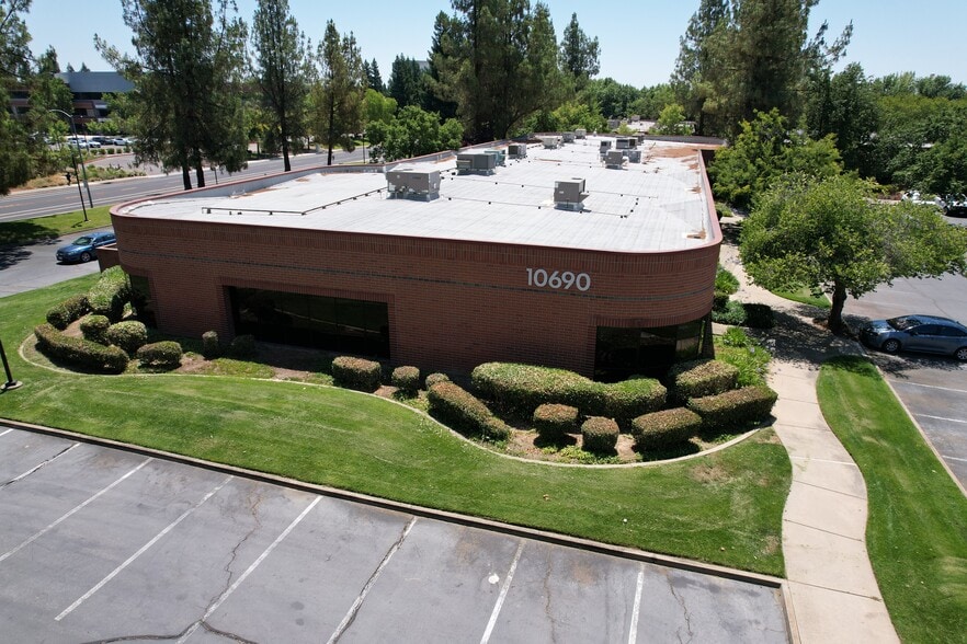 10690 White Rock Rd, Rancho Cordova, CA for lease - Building Photo - Image 3 of 8