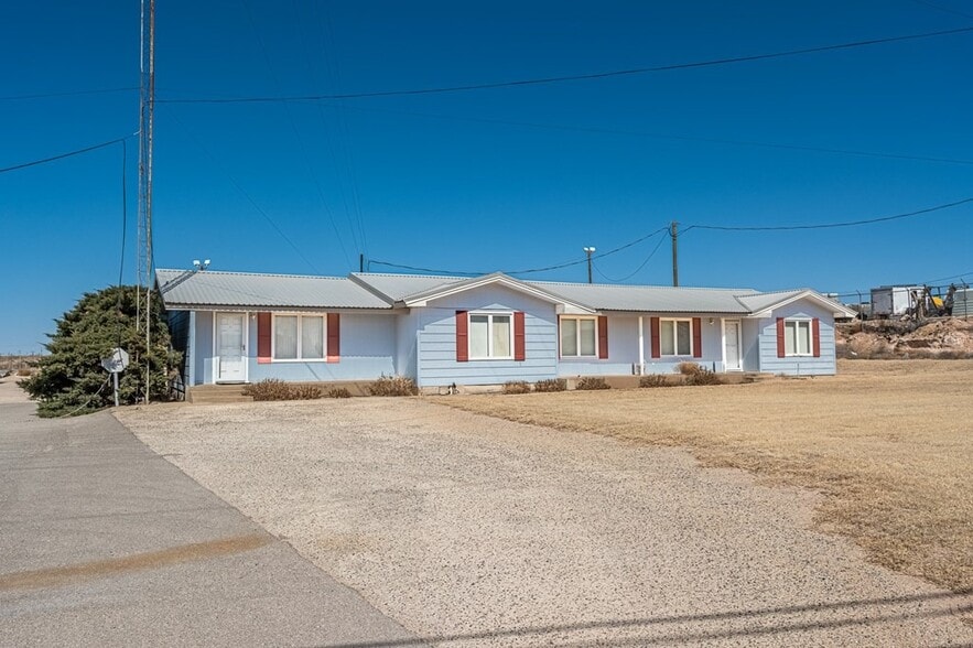 1302 Hobbs Hwy, Seminole, TX for sale - Building Photo - Image 3 of 53