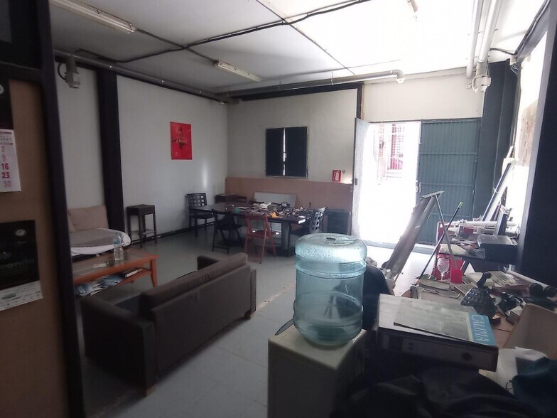 Commerce de détail dans Cáceres, Cáceres à vendre - Photo du bâtiment - Image 3 de 8