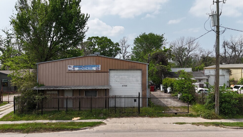8709 Irvington Blvd, Houston, TX à vendre - Photo du bâtiment - Image 2 de 34
