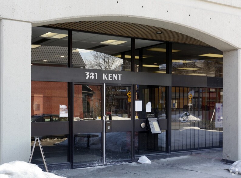 381 Kent St, Ottawa, ON à louer - Photo du bâtiment - Image 3 de 7