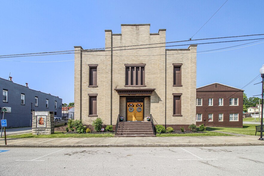 204 Broadway st, Cave City, KY à vendre - Photo principale - Image 1 de 1