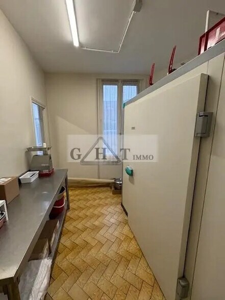 Retail in Maisons-Alfort for sale - Interior Photo - Image 1 of 5