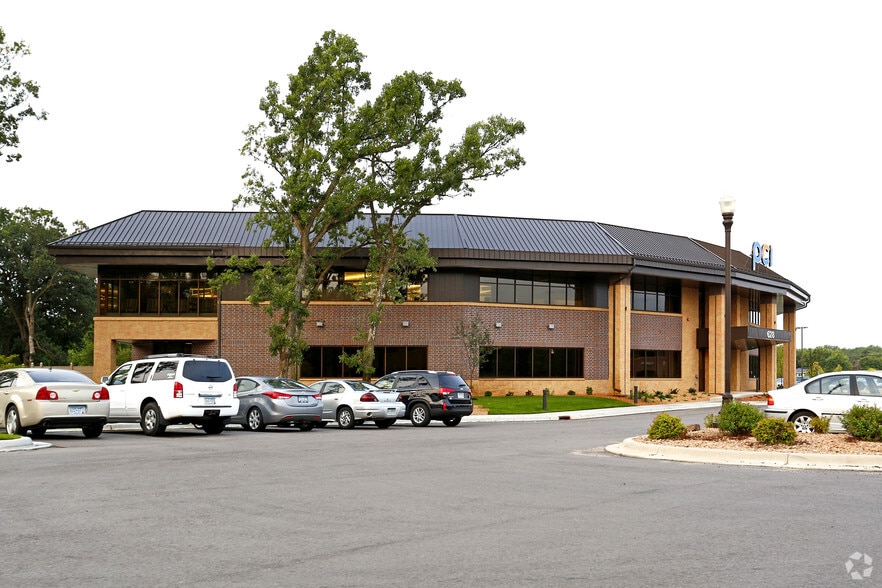 628 Roosevelt Rd, Saint Cloud, MN for sale - Primary Photo - Image 1 of 6